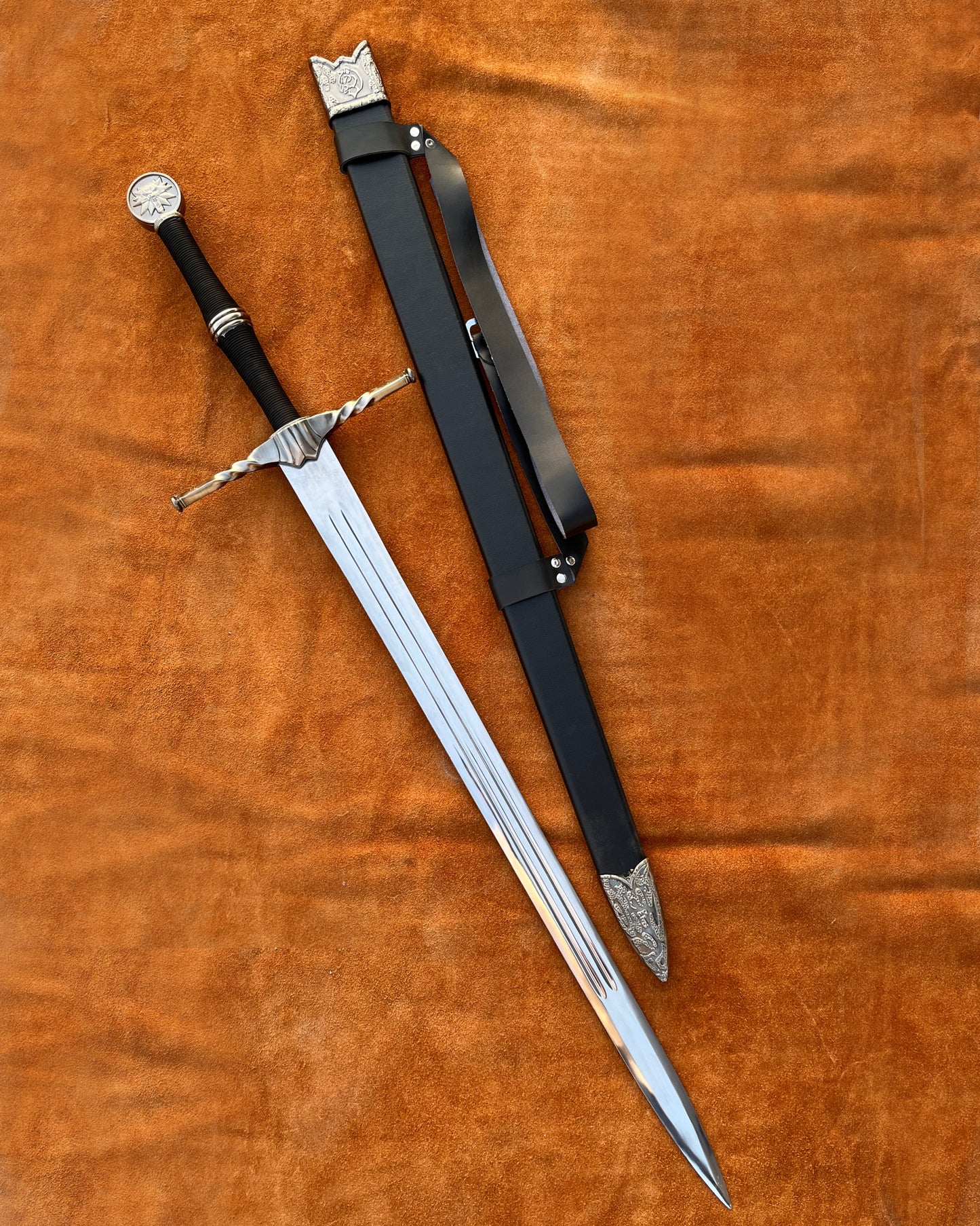 Detailed view of Geralt’s Silver Sword replica from The Witcher, featuring high-quality stainless steel finish and authentic handle design