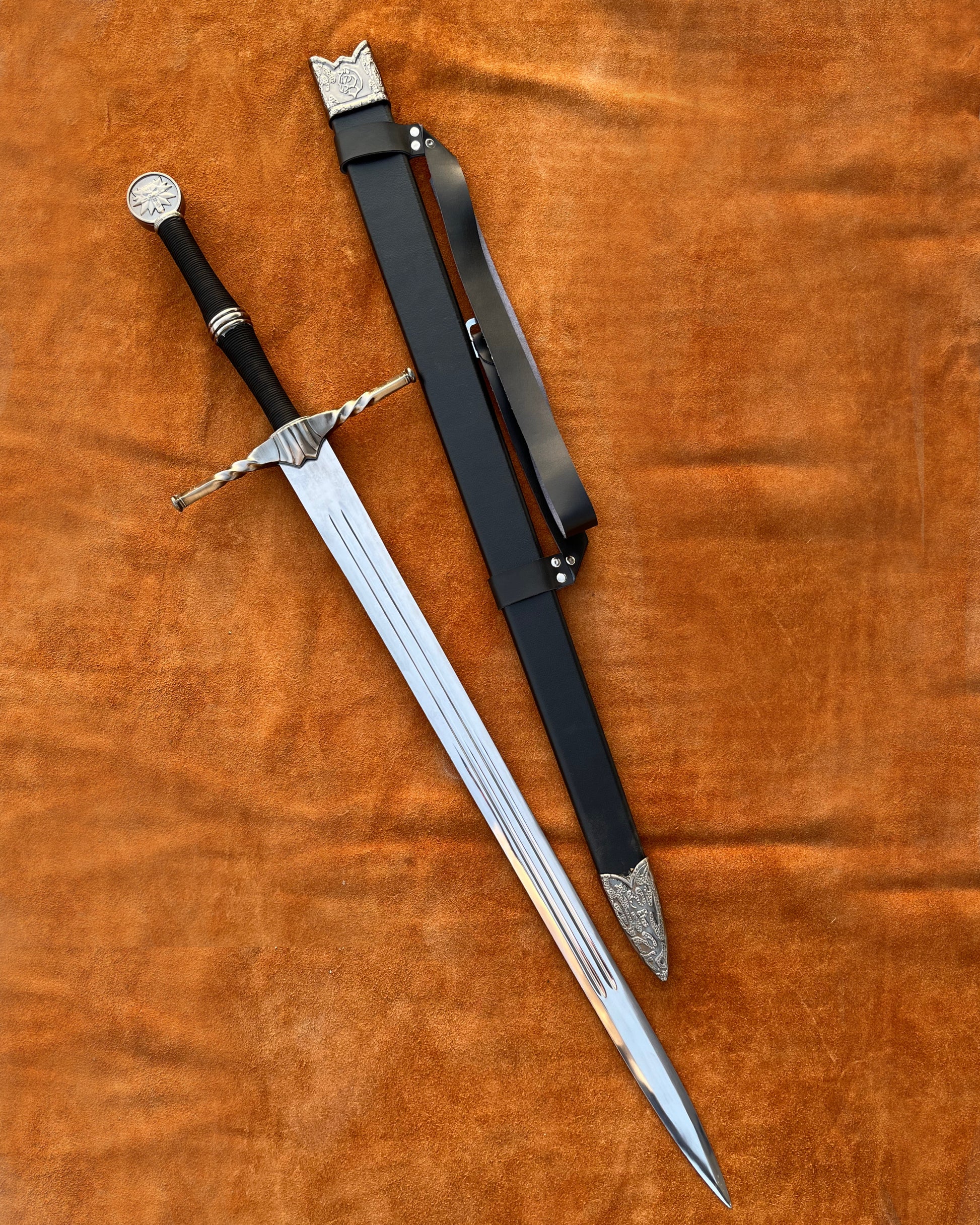 Detailed view of Geralt’s Silver Sword replica from The Witcher, featuring high-quality stainless steel finish and authentic handle design